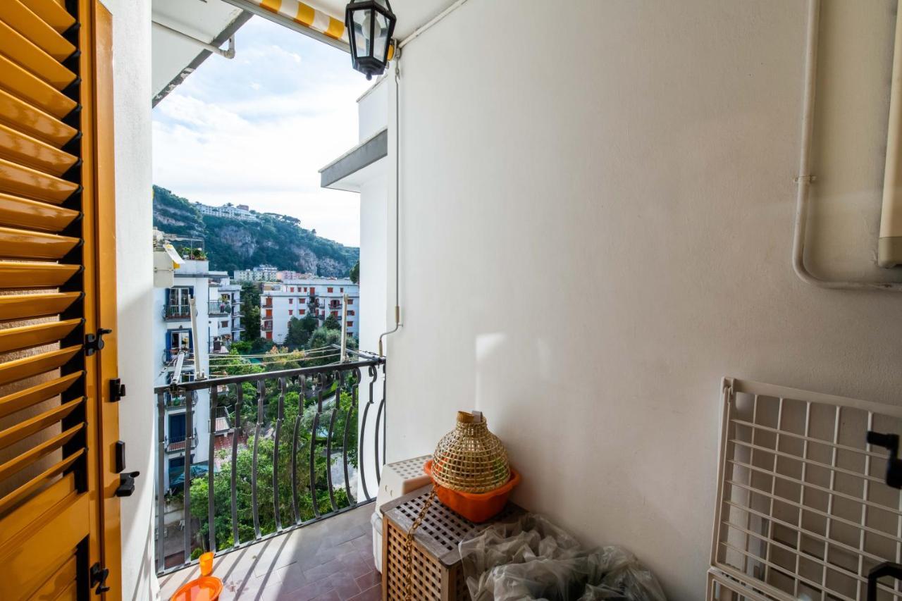 Virginia's Guest House Sorrente Extérieur photo